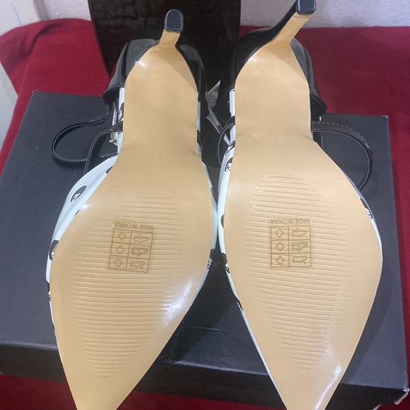 Black and white heels 👠 - Picture 3 of 5